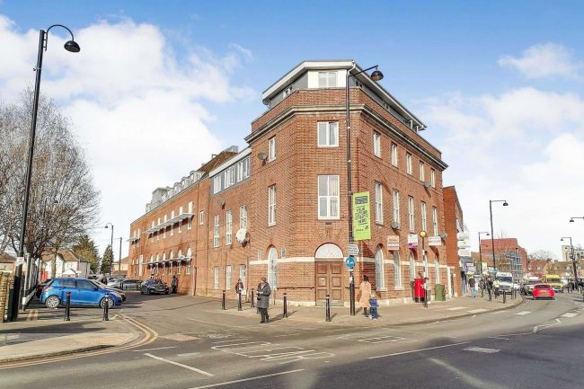 52 Station Road, Hayes, UB3 4DS 9