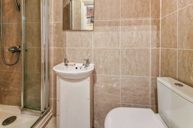 17E Rosendale Road, London SE21 8DS 2