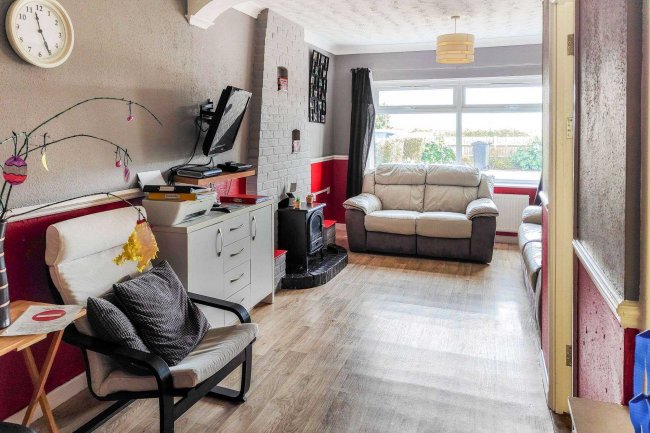 Ivydene, 133 Harwich Road, Little Oakley, Harwich, CO12 5EB 8