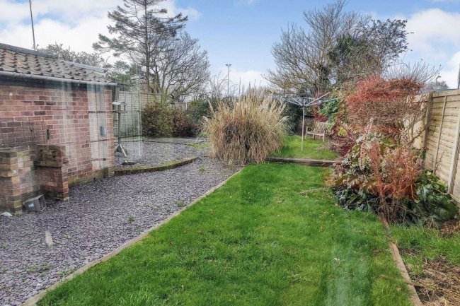 Ivydene, 133 Harwich Road, Little Oakley, Harwich, CO12 5EB 8