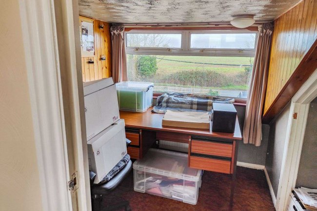 Ivydene, 133 Harwich Road, Little Oakley, Harwich, CO12 5EB 8