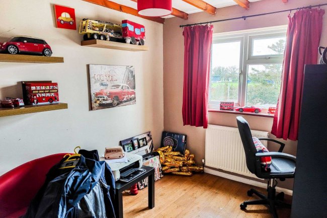 Ivydene, 133 Harwich Road, Little Oakley, Harwich, CO12 5EB 8