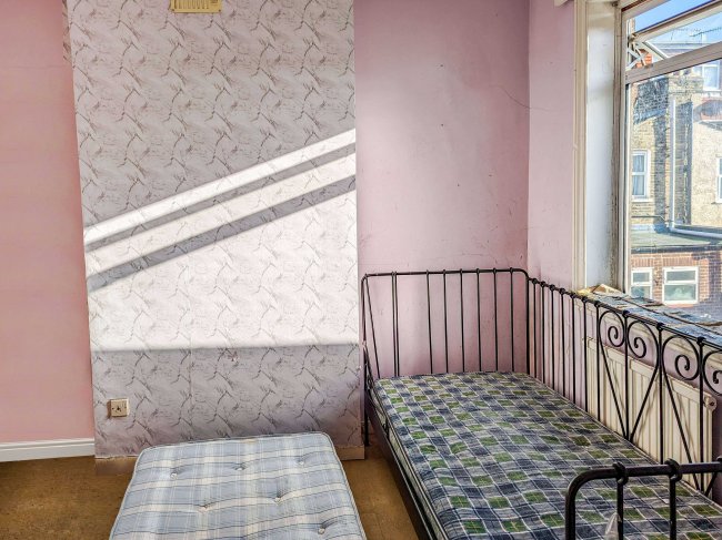 2 Dunkeld Road, Thornton Heath, London SE25 6QH
 3