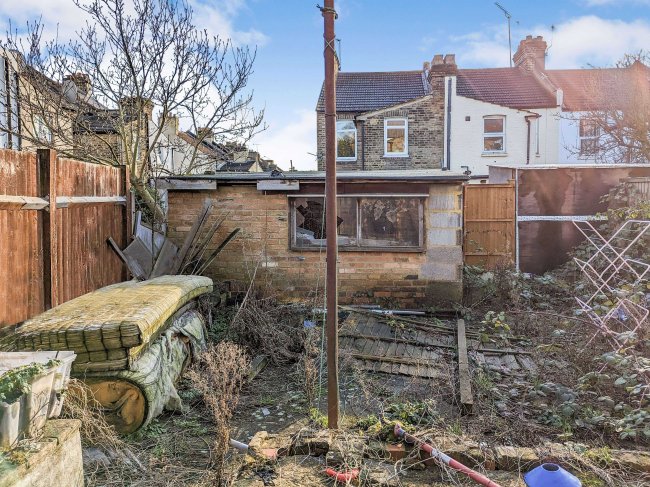 2 Dunkeld Road, Thornton Heath, London SE25 6QH
 3