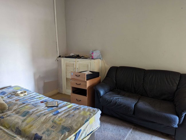 2 Dunkeld Road, Thornton Heath, London SE25 6QH
 3