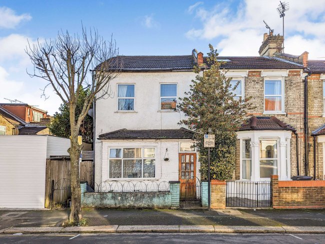 2 Dunkeld Road, Thornton Heath, London SE25 6QH
 3