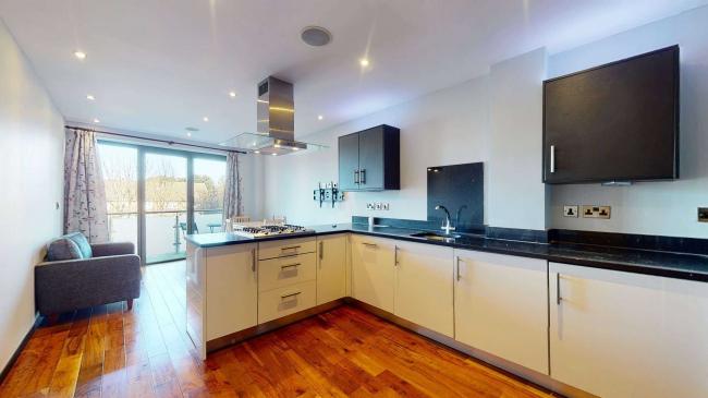 7 Crystal Court, 95 Bramley Road, Southgate, London, N14 4EY 4