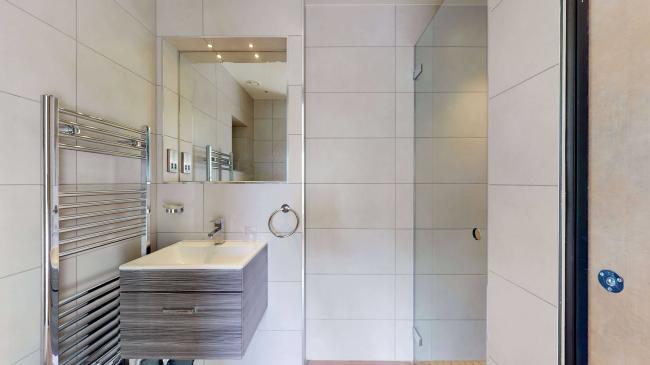 7 Crystal Court, 95 Bramley Road, Southgate, London, N14 4EY 4