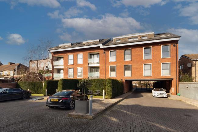 7 Crystal Court, 95 Bramley Road, Southgate, London, N14 4EY 4