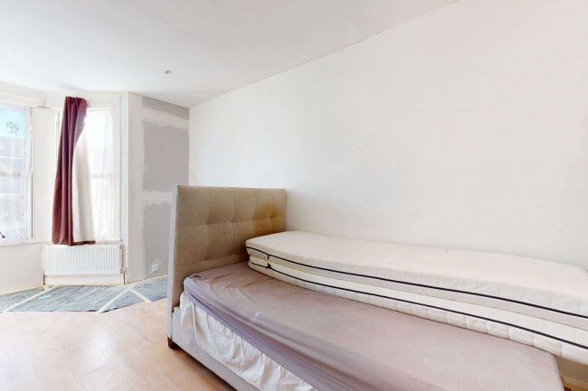 244 Burrage Road, Woolwich, London, SE18 7JP
 4