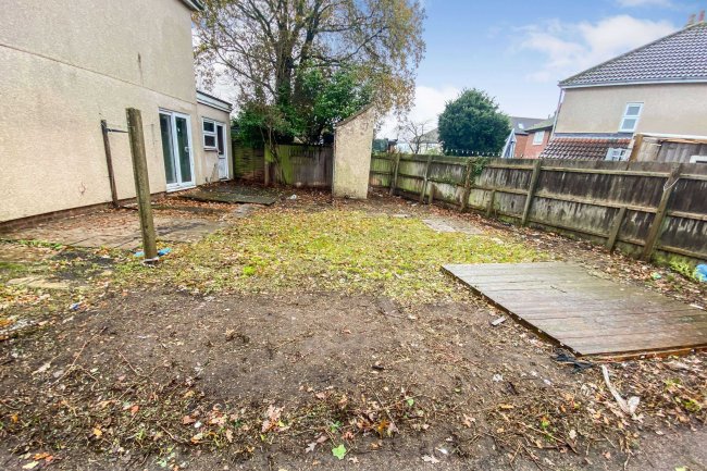 52 The Crescent, St. Neots, Cambridgeshire, PE19 1EE 7