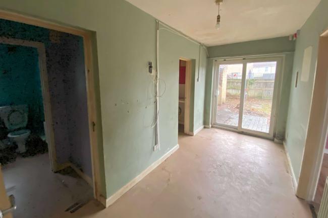 52 The Crescent, St. Neots, Cambridgeshire, PE19 1EE 7