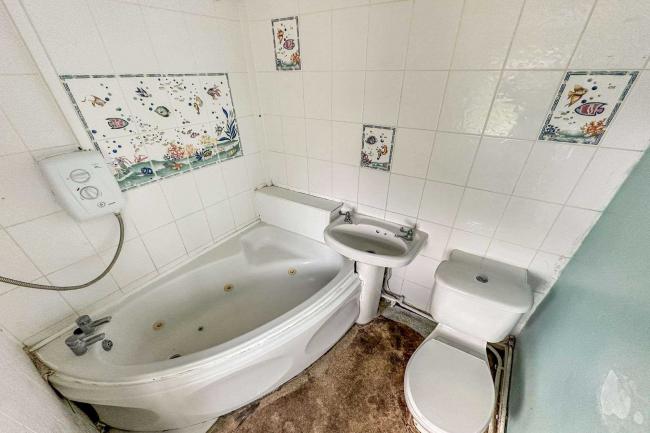 27 Warren Crescent, Southampton, SO16 6BW 1