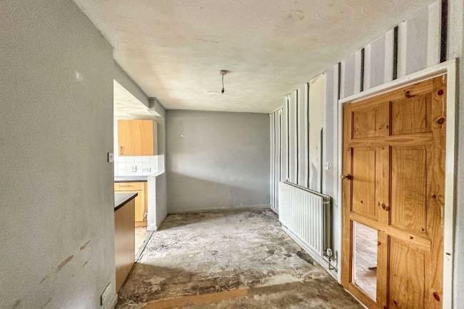 27 Warren Crescent, Southampton, SO16 6BW 1