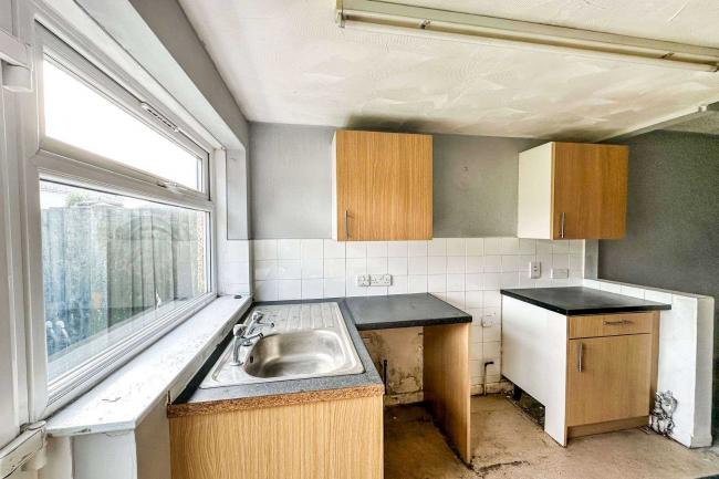 27 Warren Crescent, Southampton, SO16 6BW 1