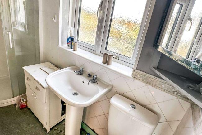 34 Seddon Road, Morden, Surrey SM4 6EL 1