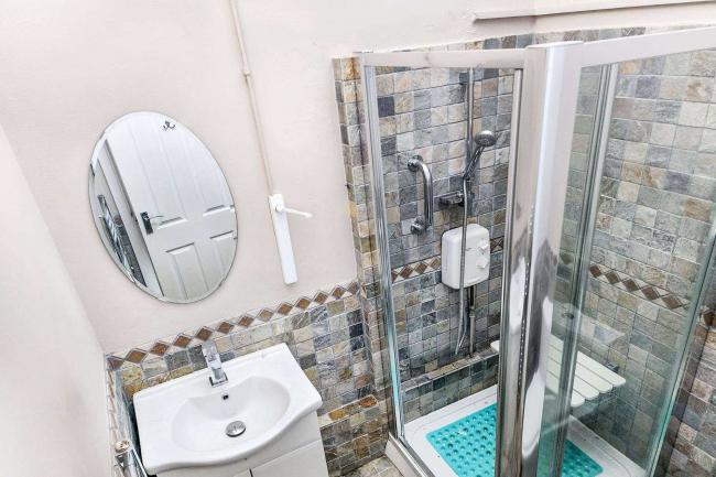 11 Dawson Close, Windsor, SL4 3QZ 1