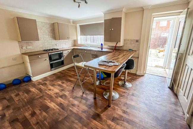 24 Ling Crescent, Headley Down, Bordon, GU35 8AY 8