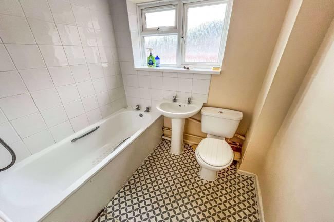 24 Ling Crescent, Headley Down, Bordon, GU35 8AY 8