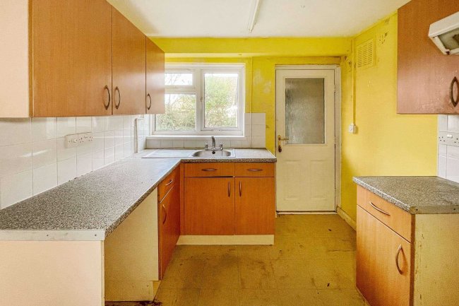 74 Southmead Crescent, Crewkerne, Somerset, TA18 8DL 10