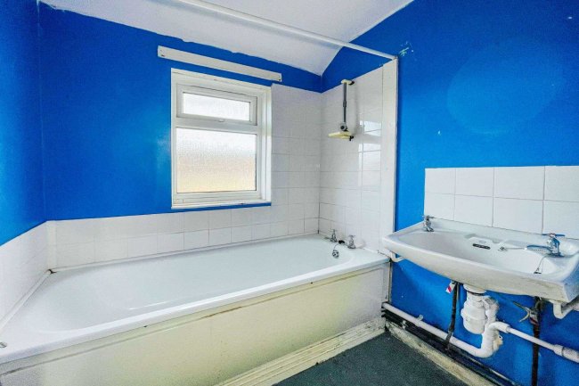 74 Southmead Crescent, Crewkerne, Somerset, TA18 8DL 10