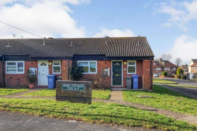 13 Piner Cottages, Wolf Lane, Windsor, SL4 4JD 2