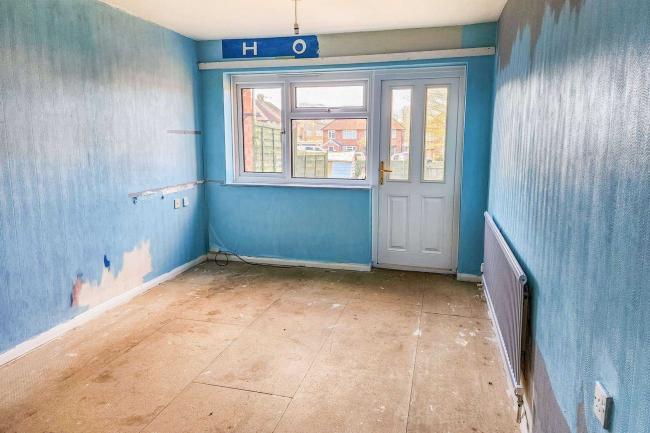 13 Piner Cottages, Wolf Lane, Windsor, SL4 4JD 2