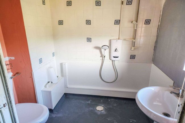 13 Piner Cottages, Wolf Lane, Windsor, SL4 4JD 2