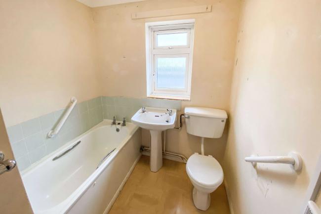 41 Church Road, Sparkford, Yeovil, Somerset, BA22 7JZ 7