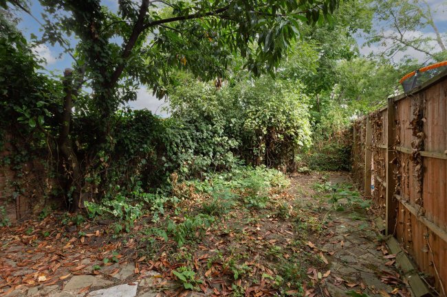 178 Staines Road East, Sunbury-on-Thames, Surrey, TW16 5AY 8