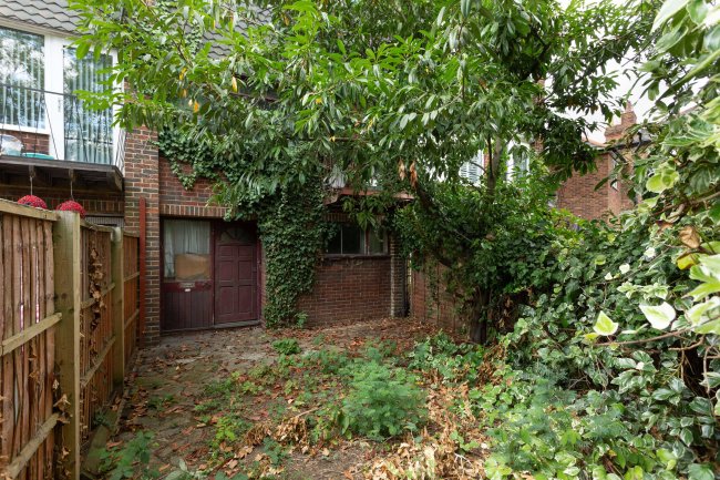 178 Staines Road East, Sunbury-on-Thames, Surrey, TW16 5AY 8