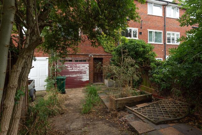 178 Staines Road East, Sunbury-on-Thames, Surrey, TW16 5AY 8