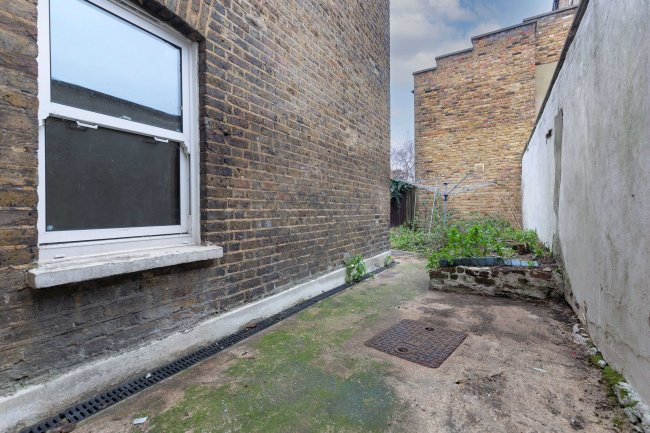 240a Cavendish Road, Balham, London SW12 0BU 10