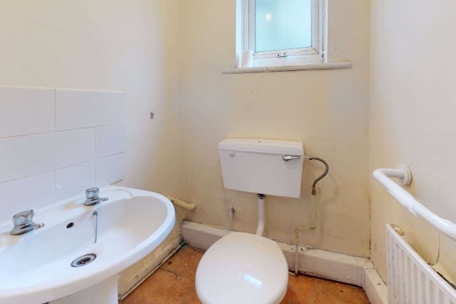 121a Hartfield Road, Wimbledon, London SW19 3TJ 1