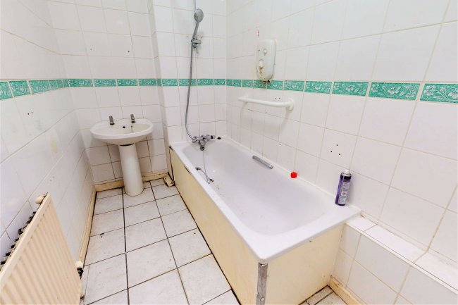 121a Hartfield Road, Wimbledon, London SW19 3TJ 1