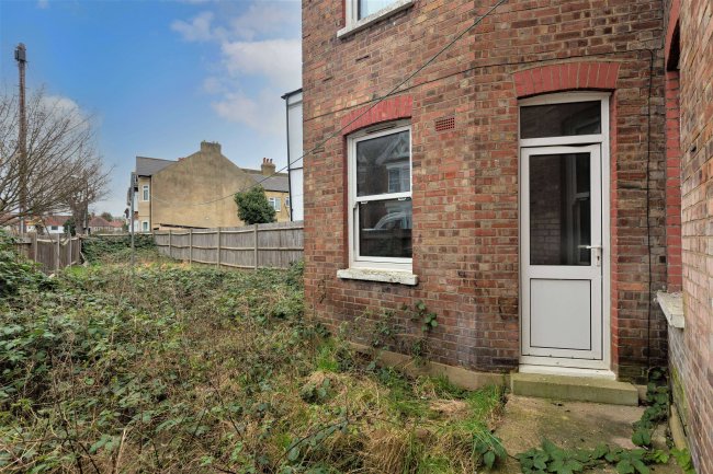 25 Robinson Road, Tooting, London SW17 9DL 2