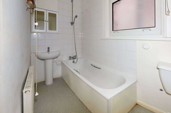 25 Robinson Road, Tooting, London SW17 9DL 2