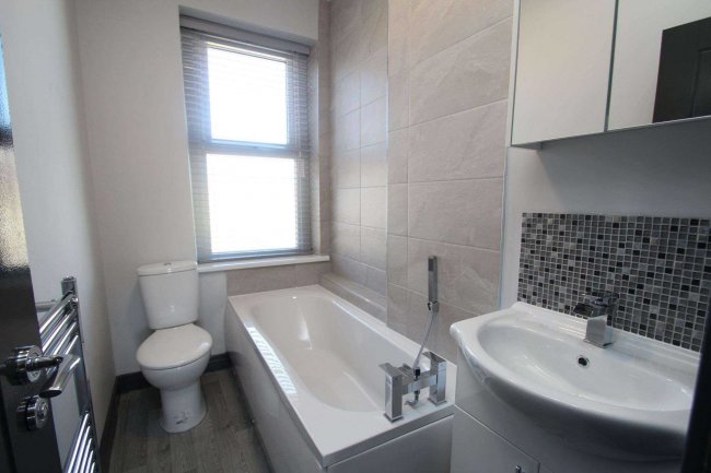 14 Oaks Fold, Bradford, BD5 8BJ 1