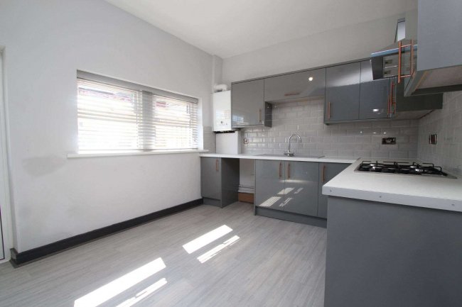 14 Oaks Fold, Bradford, BD5 8BJ 1