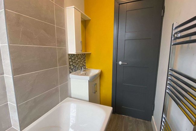 16 Oaks Fold, Bradford, BD5 8BJ 2