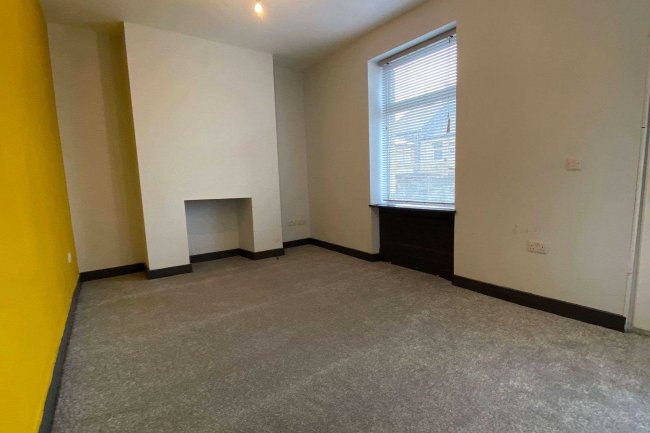 16 Oaks Fold, Bradford, BD5 8BJ 2