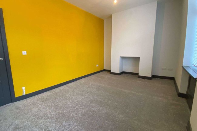 16 Oaks Fold, Bradford, BD5 8BJ 2