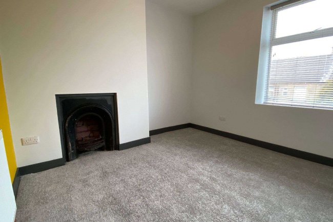 16 Oaks Fold, Bradford, BD5 8BJ 2