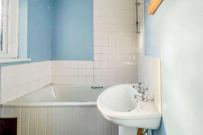 11 The Crescent, Teynham, Kent, ME9 9EL 1