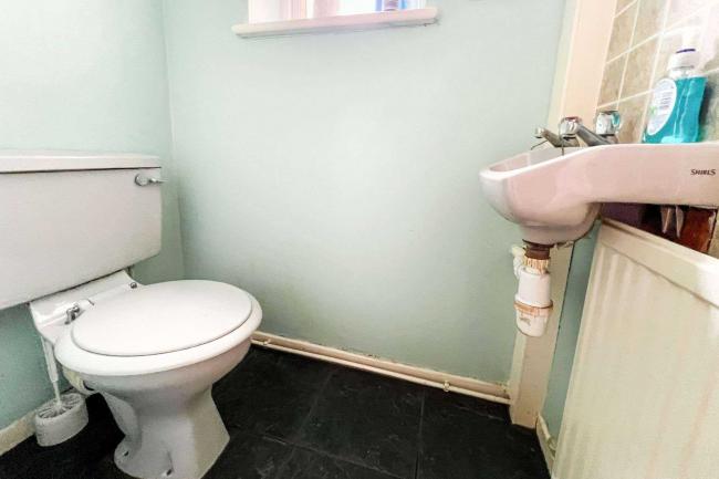 76 Hunts Cross Avenue, Woolton, Liverpool, L25 5NX
 9