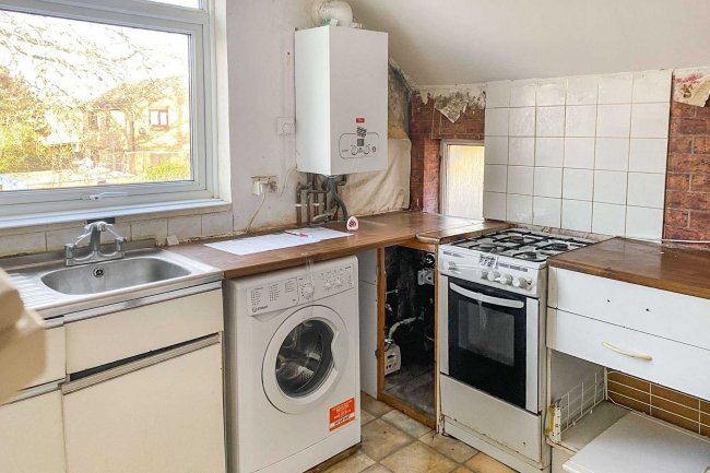 52 Northcroft, Slough, Berkshire, SL2 1HR 7