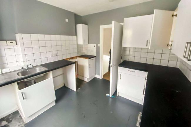 13A & 13B Thirsk Road, Battersea, London, SW11 5SU  8