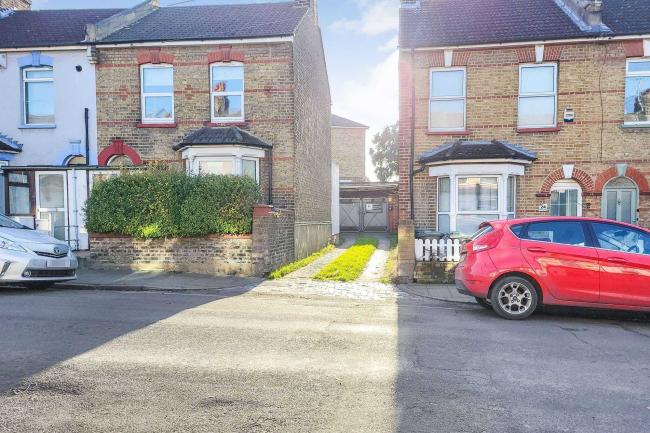 Garage premises at the rear of 24-26, Salisbury Road, Gravesend DA11 7DE 8