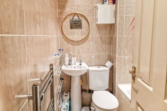 17 A D and E Rosendale Road, London, SE21 8DS 1