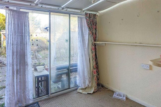 3 Moore Avenue, Tilbury, Essex, RM18 8DS 9